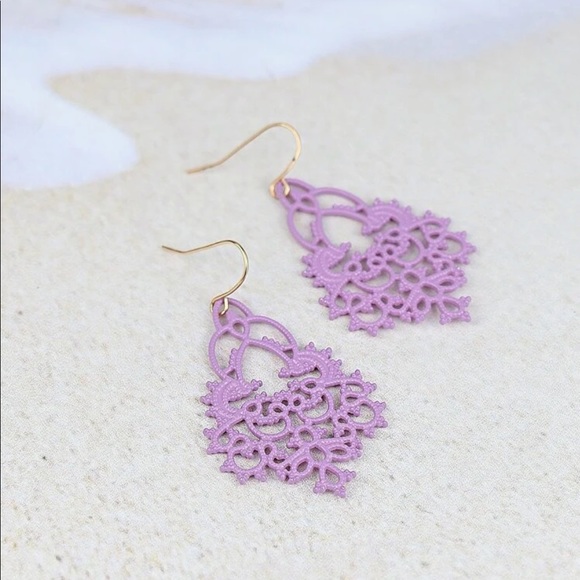 ‼️$4 Sale‼️🌻 NEW Purple Hollow Out Drop Earrings - Picture 3 of 3